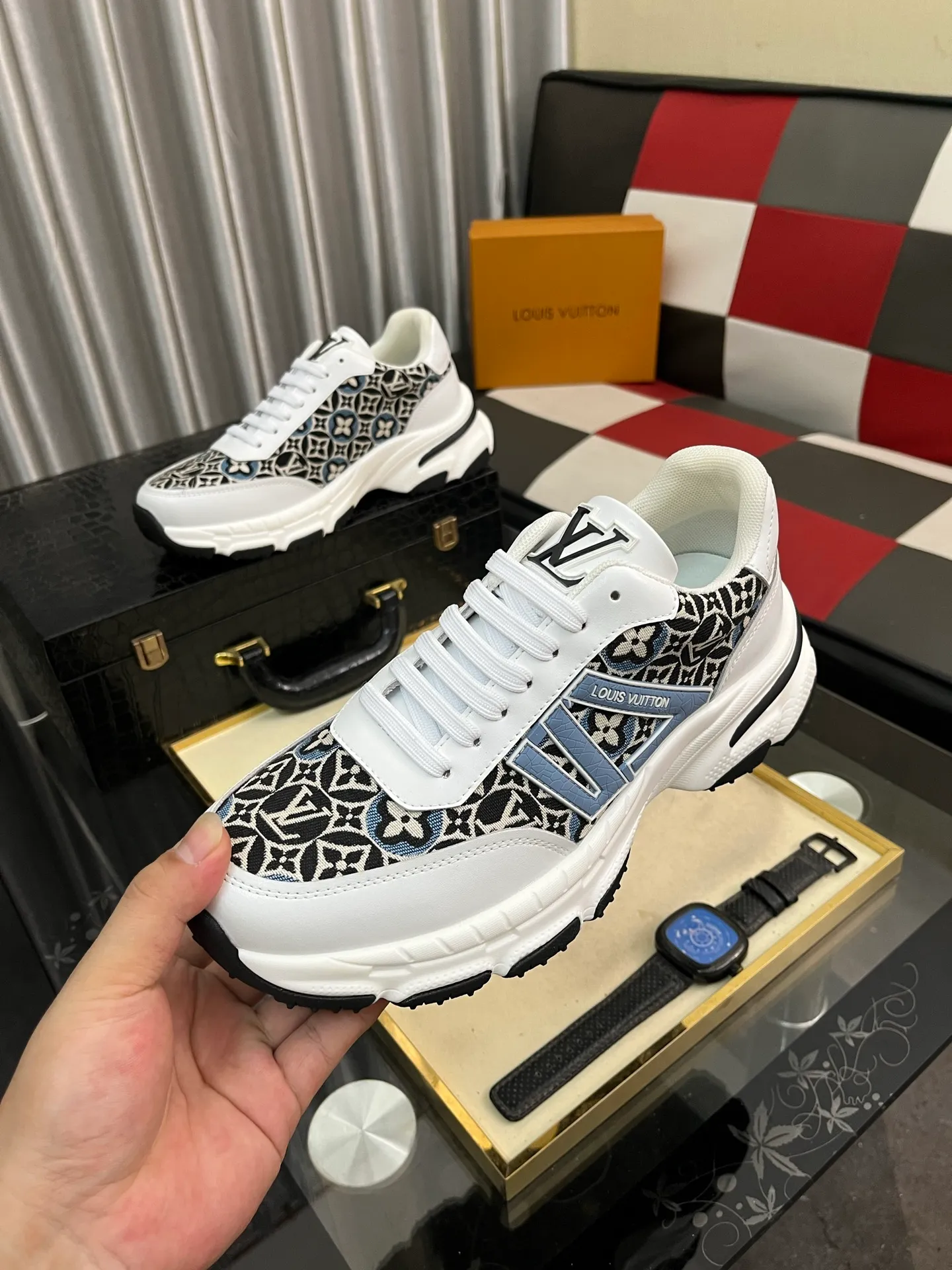Men's shoes 💰458⌚️⌚️LV Louis Vuitton. The latest trendy casual shoes are popular in physical stores in sizes 38-44. New spring and summer comfortable imported custom original cowhide, unique jacquard fabric element design. With sheepskin lining, Lv original bottom, [sun][sun] high-end packaging and high quality💪Details determine the quality, you can enter and leave the counter at will, welcome to compare🇮🇹3️⃣colors available